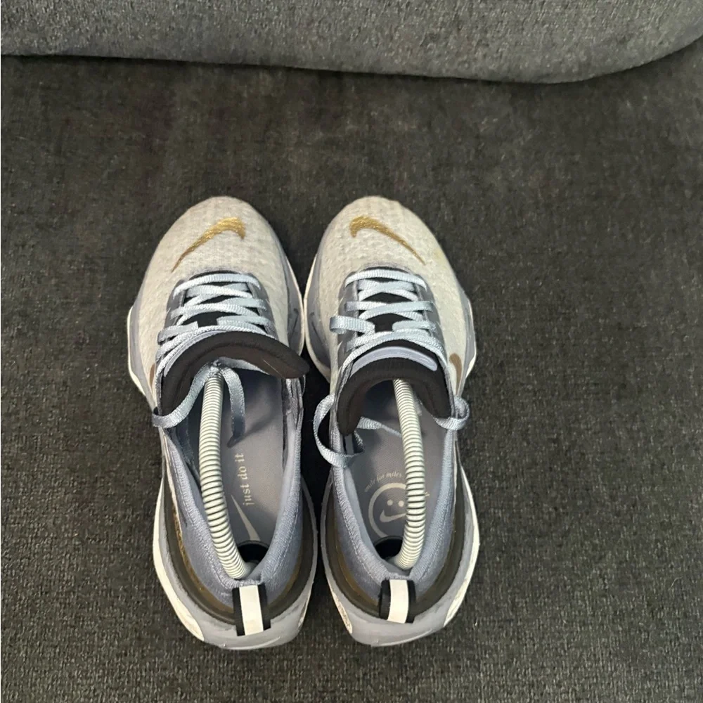 Nike Women's ZoomX Invincible 3 Gray Gold Black Size 7.5 - Picture 5 of 7